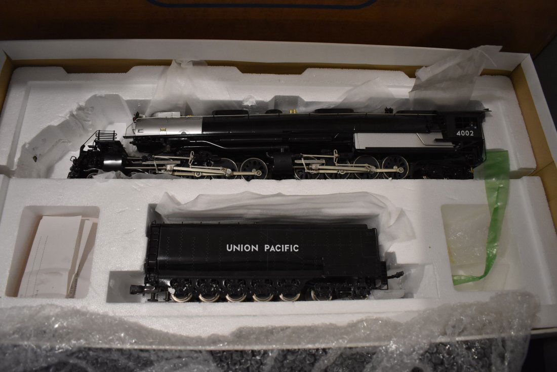 Williams Union Pacific 4-8-8-4 Big Boy Loco & Tender (1 of 7)