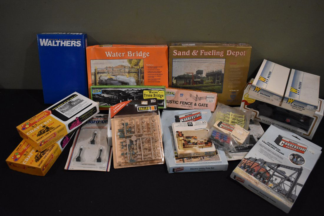 Lot of HO Scale Accessories (1 of 1)