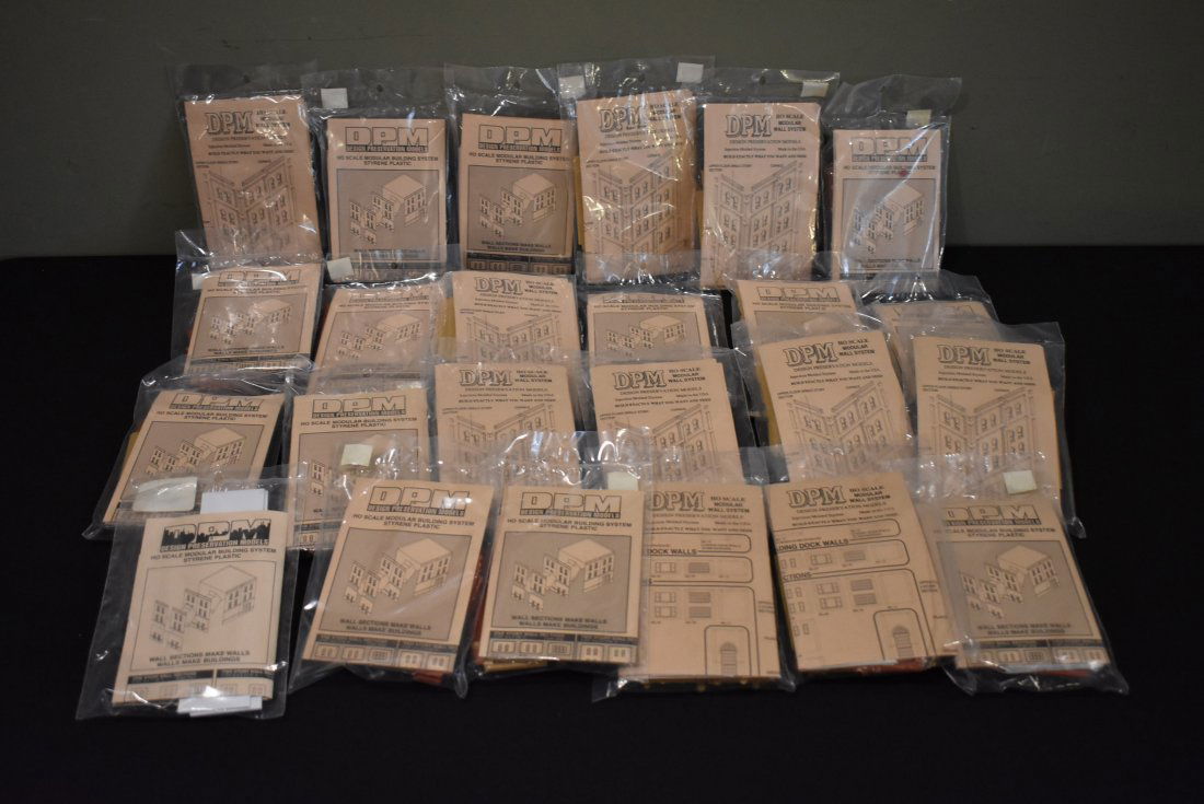 Lot of 24 HO Scale DPM Modular Wall Systems Kits NEW (1 of 3)
