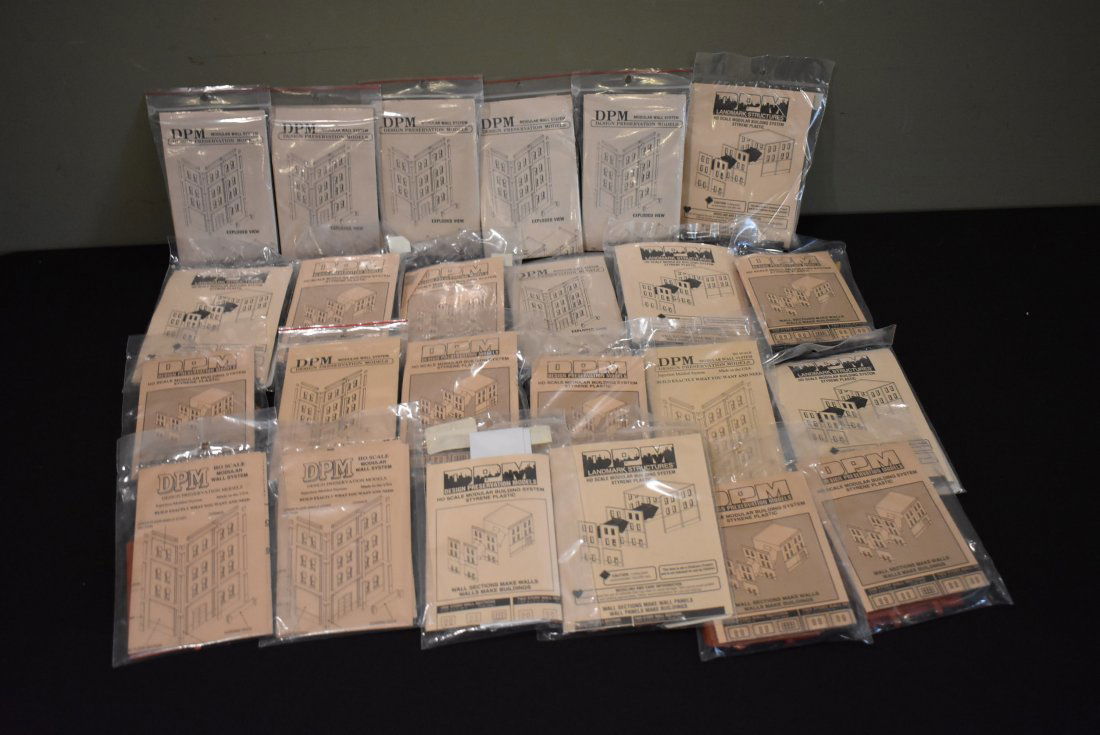 Lot of 24 HO Scale DPM Modular Wall Systems Kits NEW (1 of 3)