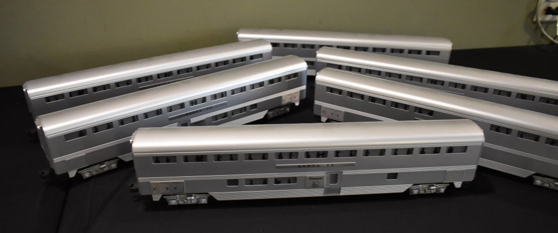 Williams Santa Fe 6 Car Passenger Set (1 of 4)