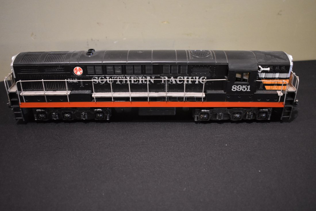 Lionel Southern Pacific Diesel Locomotive 8951: Lionel Southern Pacific Diesel Locomotive #8951