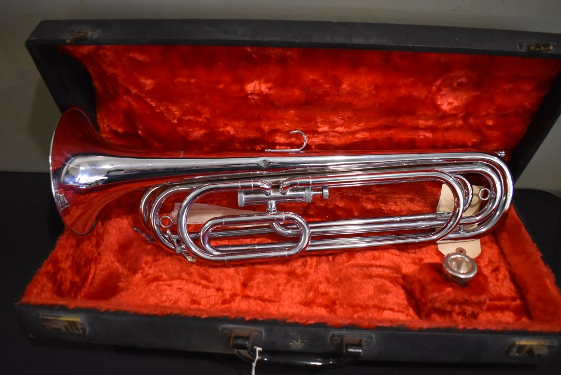 W.F.L. Drum Co, Chicago Bugle: Vintage W.F.L. Drum Co., Chicago Silver Bugle. With mouthpiece and hard case.