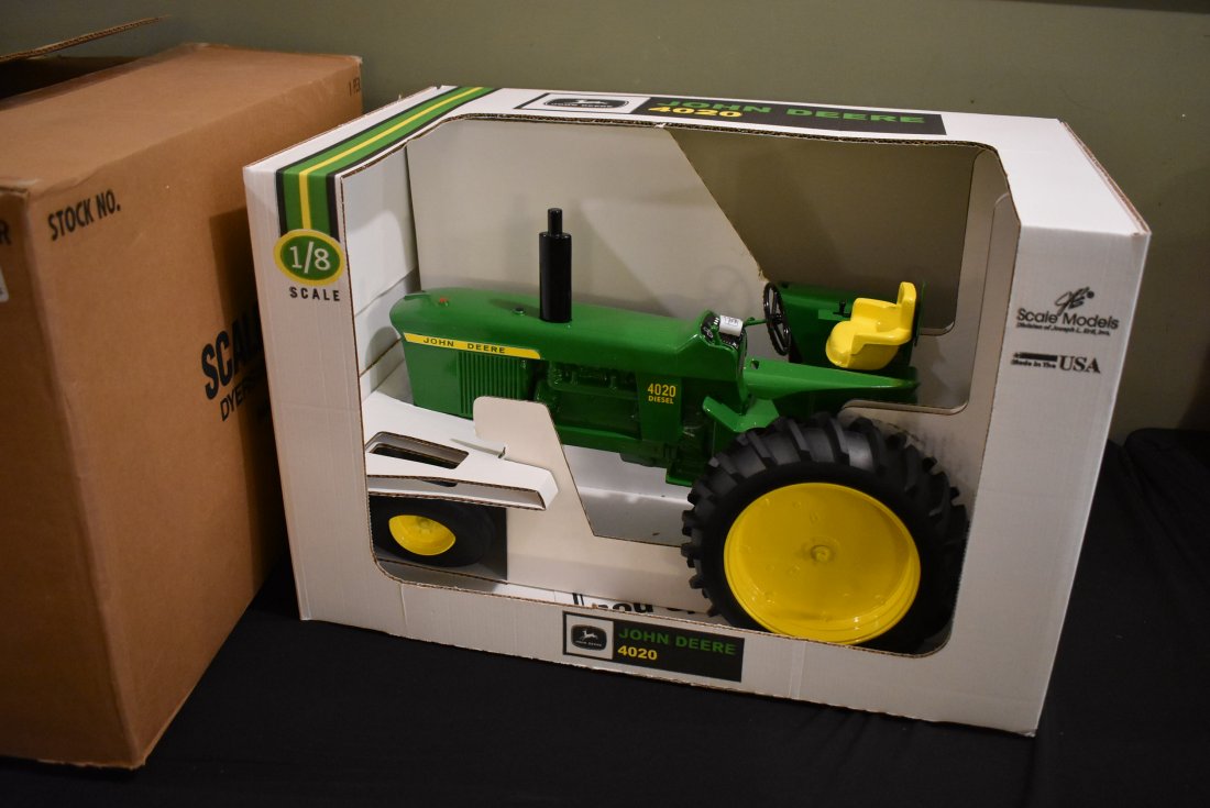 Big 1/8 Scale John Deere Die-Cast 4020 Tractor NEW: BIG 1/8 Scale JE (ERTL) John Deere 4020 Die-Cast Tractor, New in Box with Shipping Box.