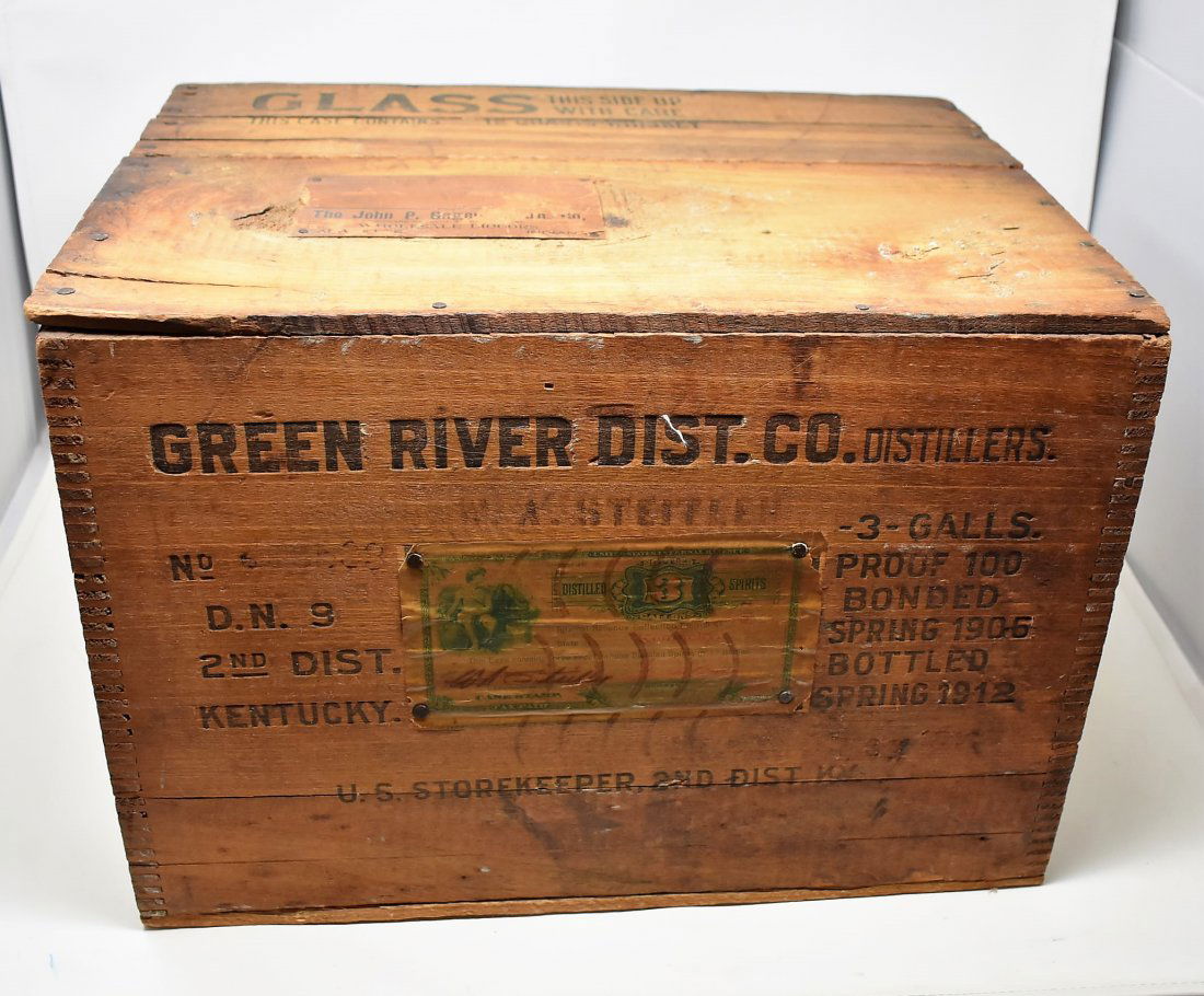 Vintage Green River Whiskey Crate: Vintage Green River Whisky Wood Crate with Lid, measures 17" x 13" x 12", has original labels