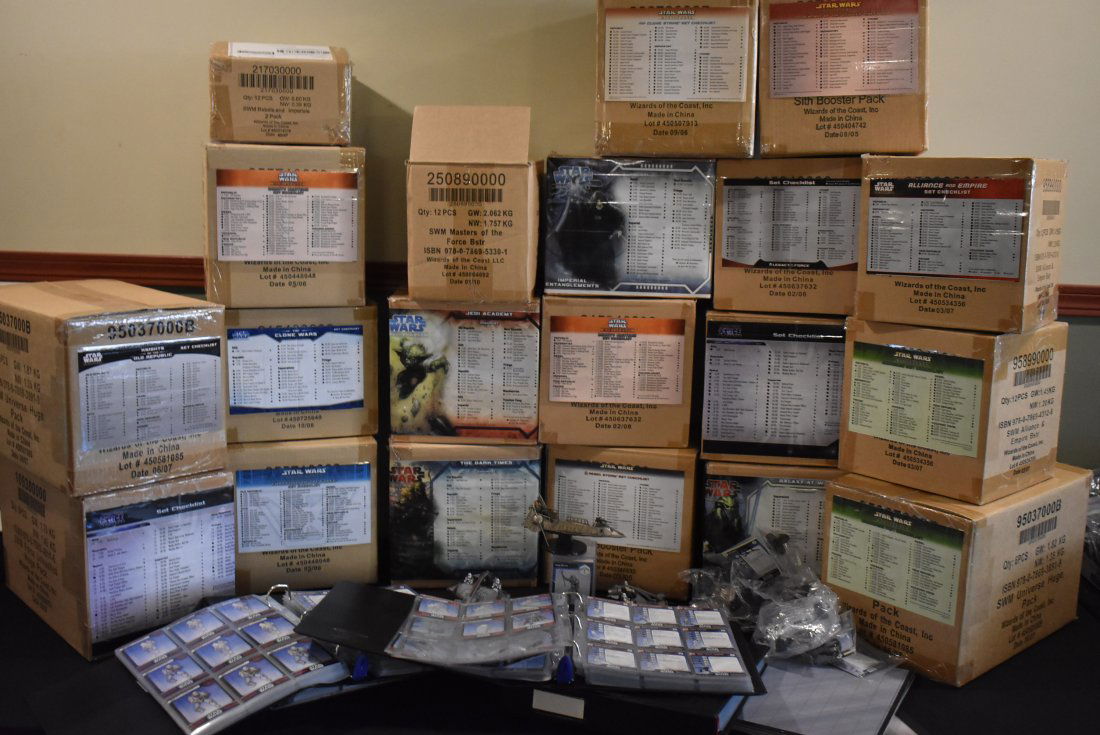 Large Lot of Star Wars Miniatures RPG Game figure Lot: Large Lot of Star Wars Miniatures RPG Game figure Lot - hundreds of figures here!! the boxes are full, we really dont know much about these so we arnt going to be able to answer many questions about t