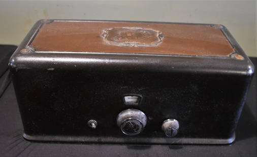 Vintage Day Fan Tube Radio: Vintage Day Fan Tube Radio, measures 14.5" x 6.5", untested