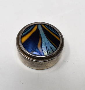 Art Glass Pill Box Lundberg: Art Glass Lidded Pill Box, unsigned Lundberg, measures 1.5" in diameter