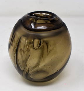 Michael Boylen Abstract Art Glass Vase Signed: Michael Boylen Abstract Art Glass Vase, measures 4.5" tall, signed