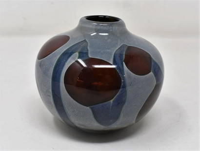 Carlson Art Glass Vase Signed: Carlson Art Glass Vase, measures 4" tall, signed