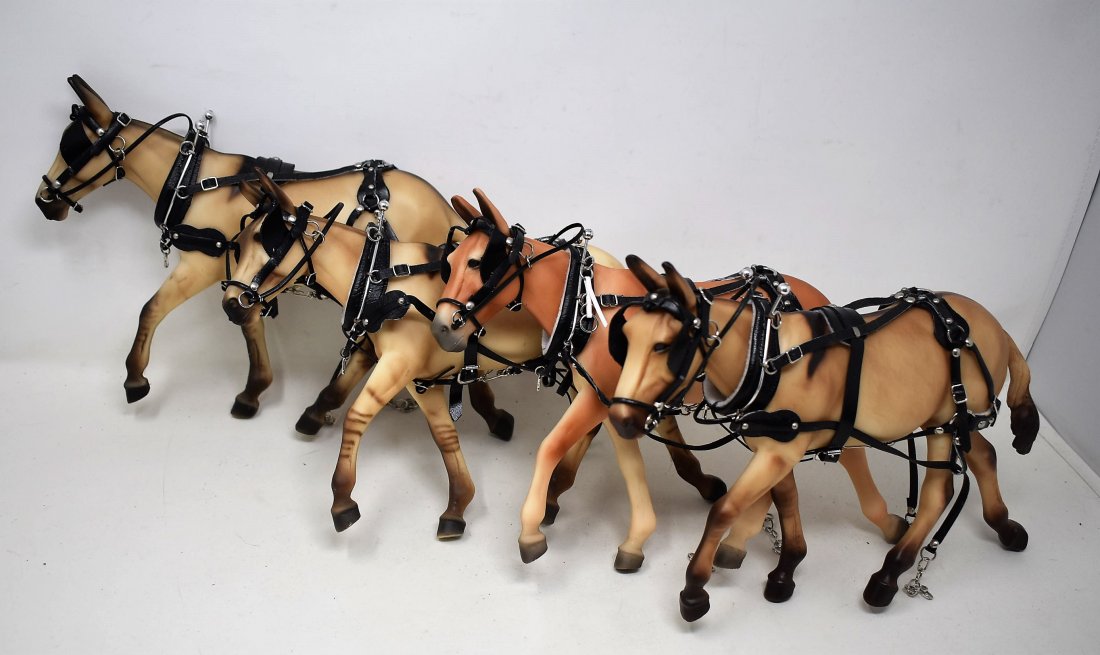 Lot of 4 Breyer Horses with Tack: Lot of 4 Breyer Horses with Tack