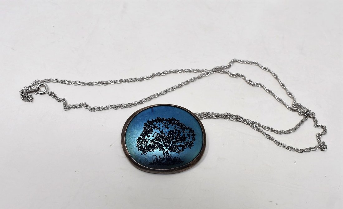 Orient & Flume 1978 Signed Art Glass Sterling Pendant: Gorgeous and RARE Vintage 1978 Orient & Flume Art Glass & Sterling Silver Pendant on Sterling Chain. Pendant measure 1.75"