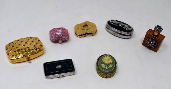 Lot of 7 Vintage Compacts: A Group of 7 Vintage Compacts, includes Este Lauder, see photos