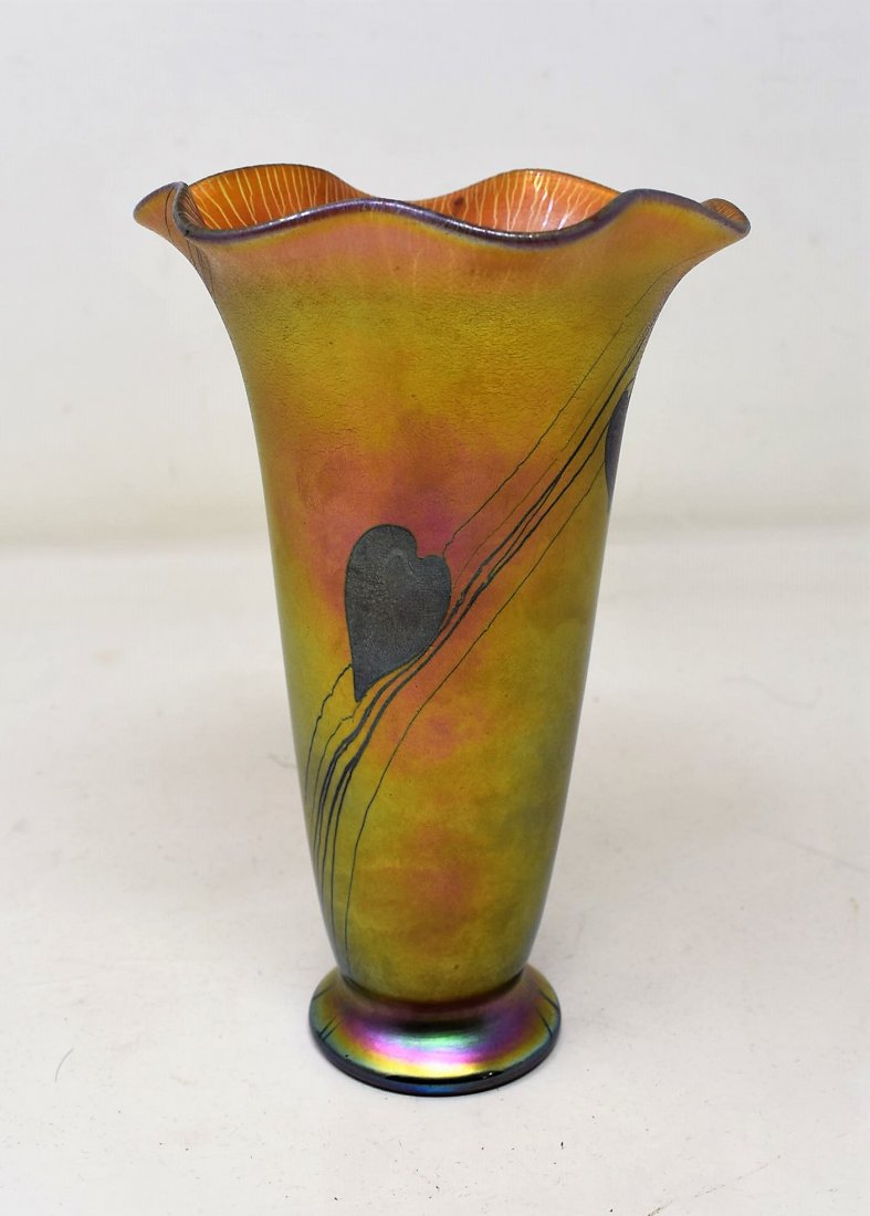 1989 Lundberg Hanging Heart & Vine Art Glass Vase: 1989 Iridescent Gold Lundberg Studios Hanging Heart & Vine Art Glass Vase, 6" tall