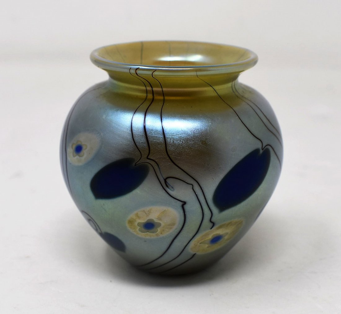 Small Lundberg Art Glass Vase Hearts & Vine: Beautiful Small Lundberg Iridescent Art Glass Vase, Hearts and Vine, measures 2.5" tall, in excellent condition