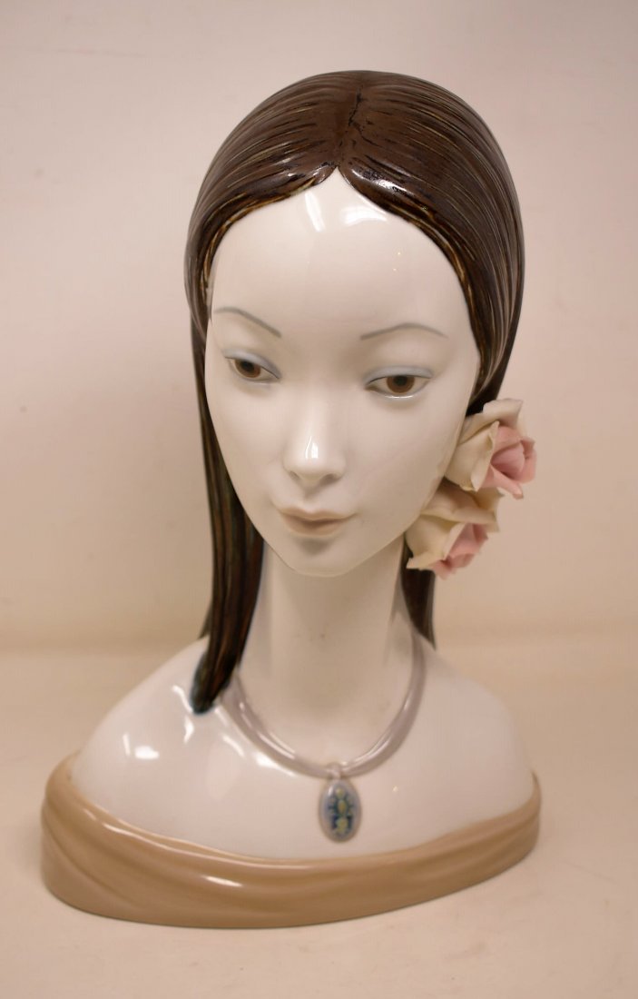 Lladro Bust of a Woman "Maja" (1 of 6)