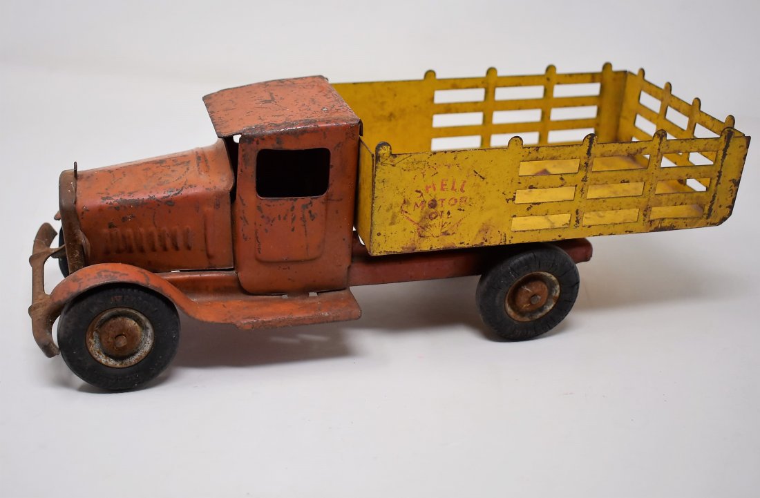 Vintage Metalcraft Shell Motor Oil Truck: Vintage Metal Craft Shell Motor Oil Truck, measures 12" long