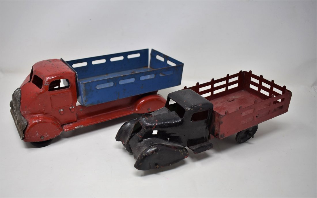 2 Vintage Tin Stake Trucks (1 of 5)