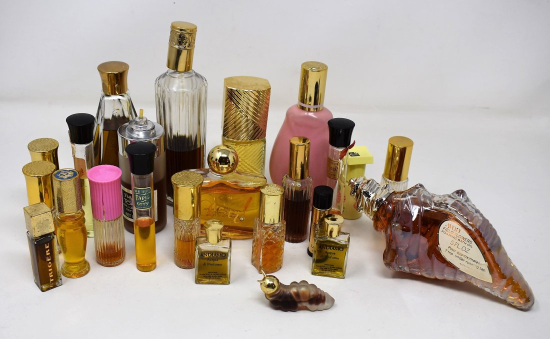 Lot of Vintage Perfume: A lot of Vintage Perfume, as shown