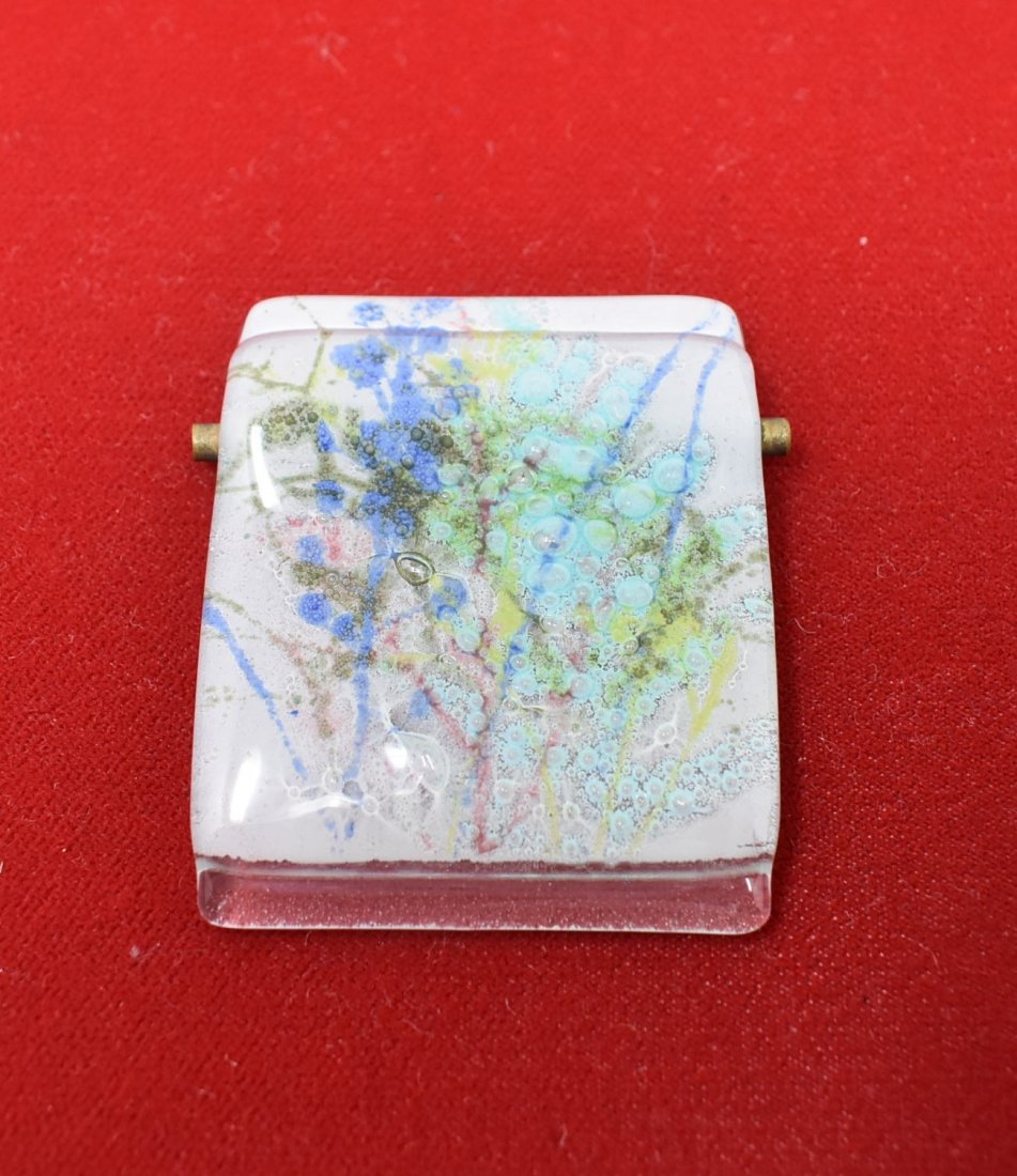 Higgins Art Glass Pendant: Higgins Art Glass Pendant, Signed. Pendant measures 2.25" x 1.75". In excellent condition