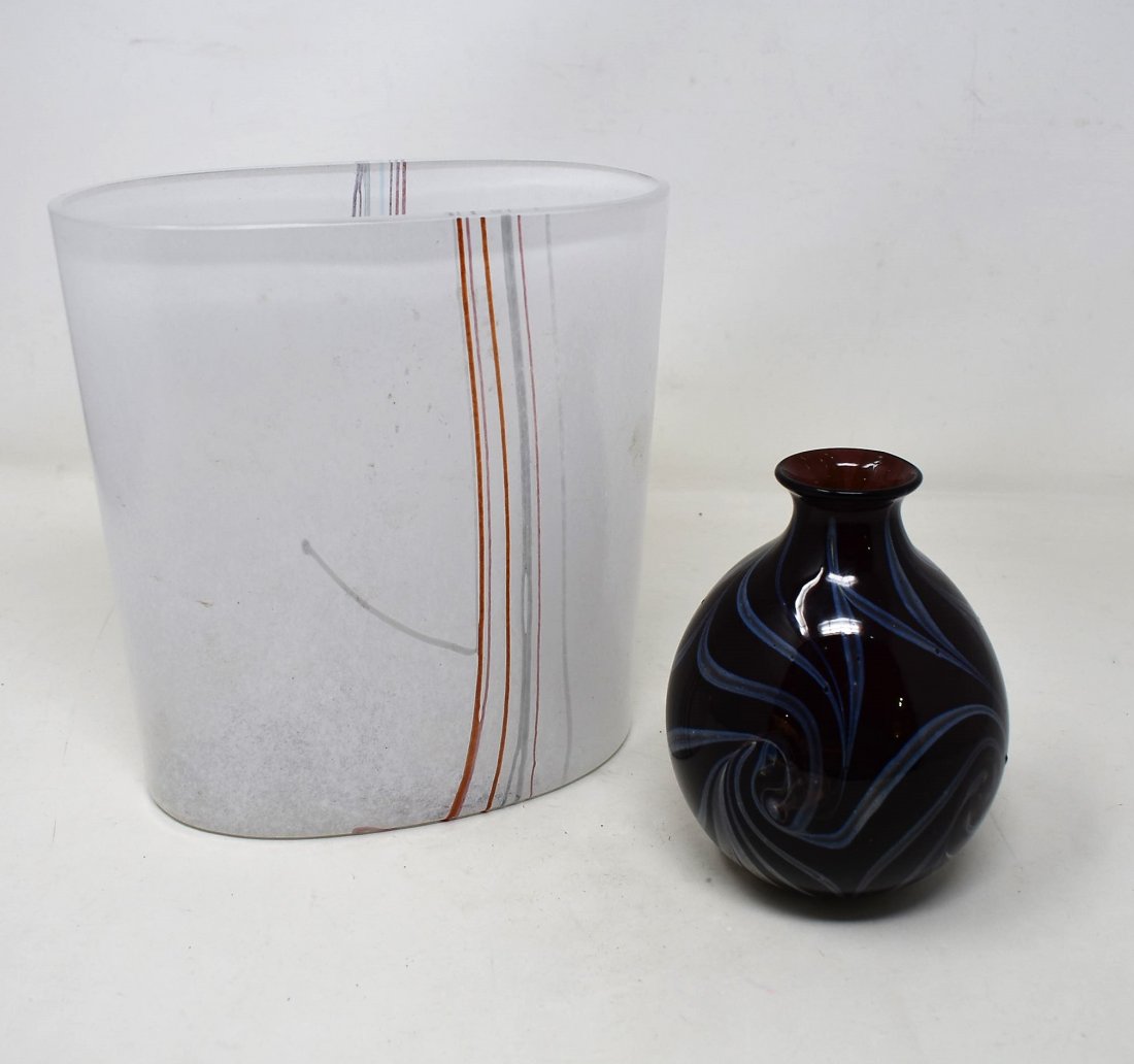 Pair of Art Glass Vases: A Lot of 2 Signed Art Glass Vases, 5.25" & 7.25"