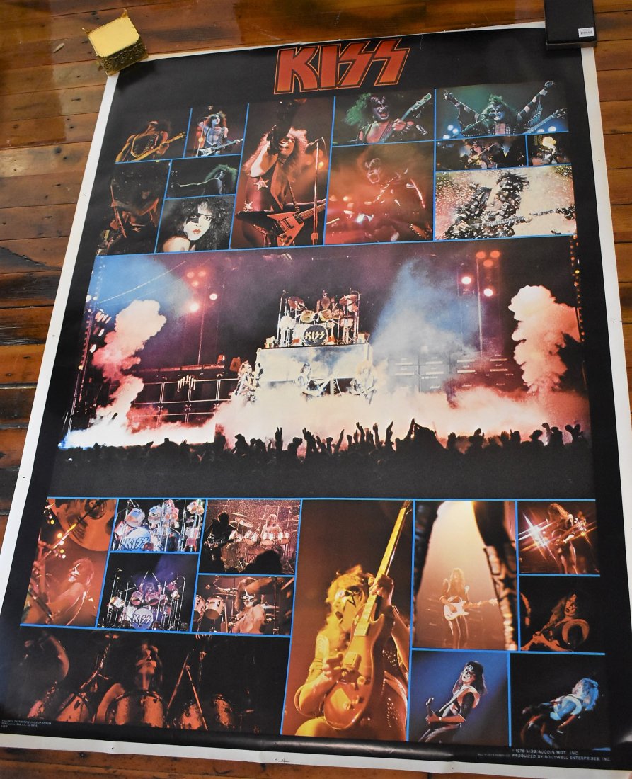 Vintage 1976 Kiss Rock Poster Large (1 of 7)