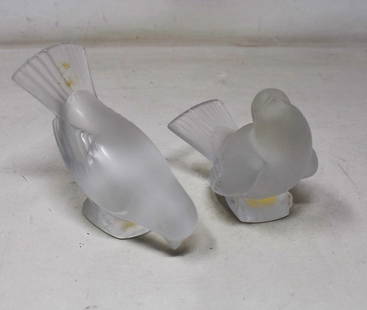 2 Lalique Crystal Birds Sparrows Signed: A Lot of 2 Lalique Crystal Sparrows, signed.