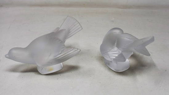 2 Lalique France Crystal Birds Sparrows Signed: A Lot of 2 Lalique France Crystal Sparrows, Signed.