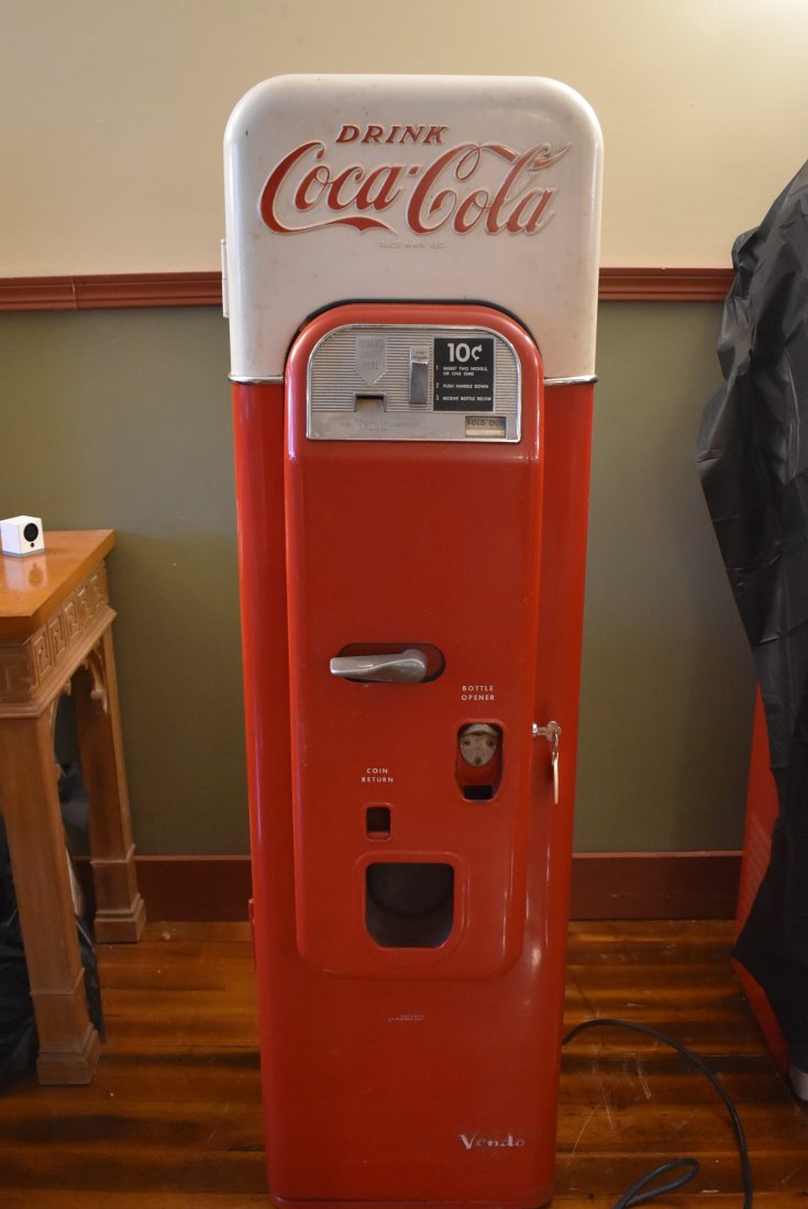 Vintage Vendo 44 Coca-Cola 10 cent Machine (1 of 14)