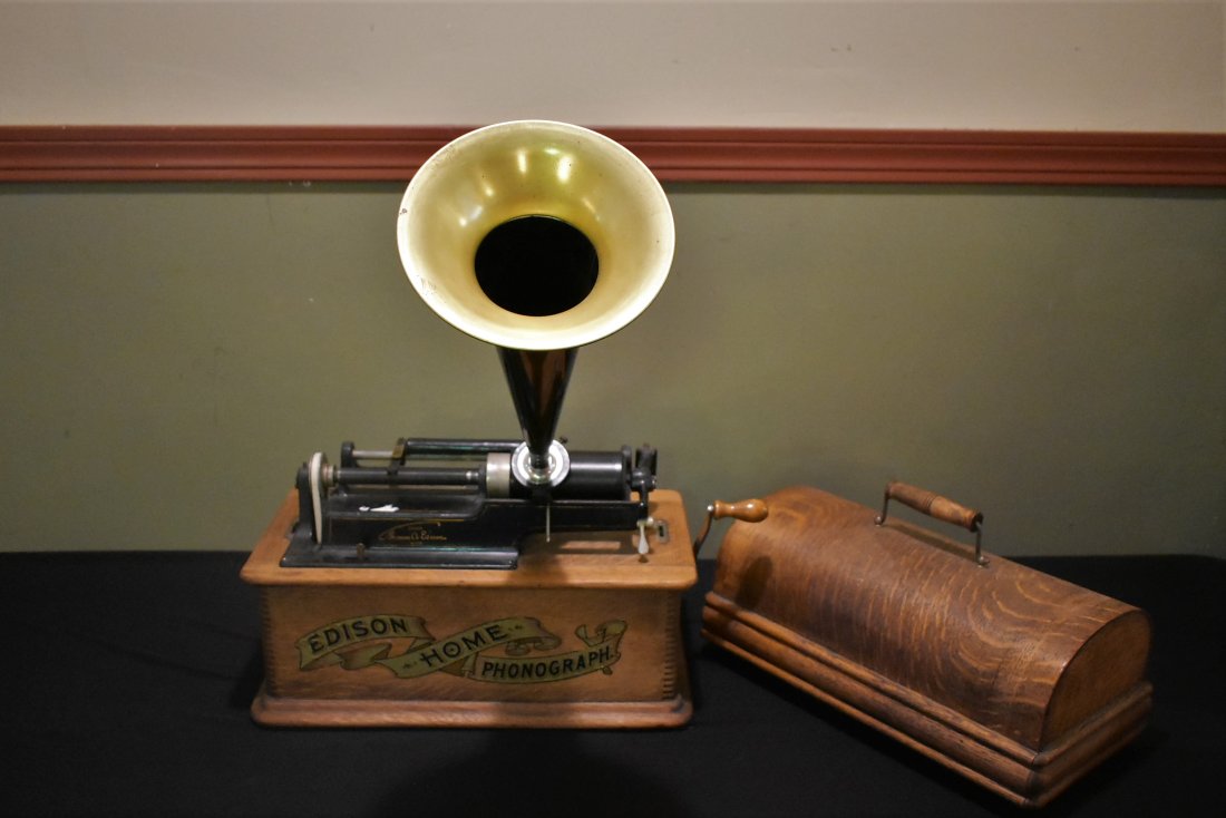 Vintage Edison Home Phonograph (1 of 5)