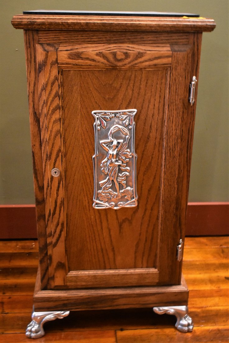 Oak Slot Machine Stand/Cabinet NICE (1 of 4)