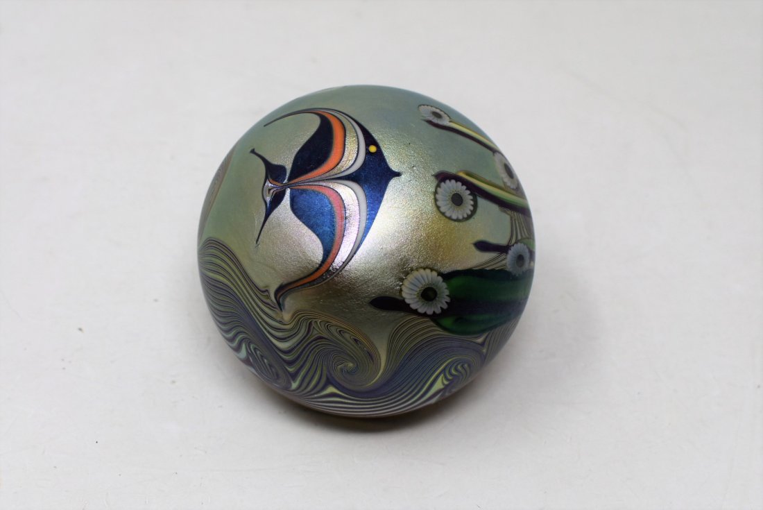 Orient & Flume 1979 Art Glass Paperweight with Fish: 1979 Orient & Flume Art Glass Paperweight with Fish. It measures 3" in diameter and is gorgeous!