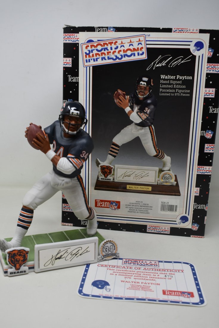 Sports Impressions Autographed Walter Payton Figure COA in Box: Sprots Impressions Limited Edition Hand Signed Walter Payton #34 Figure with COA in Original box. 478/975