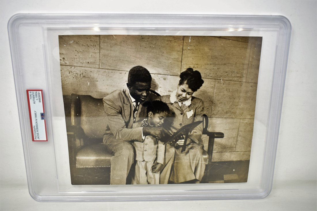 Photograph Jackie Robinson & Family PSA Authenticated c.1950s (1 of 4)