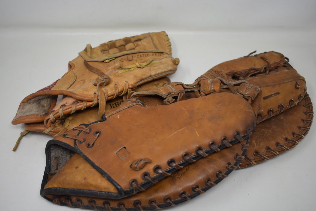 3 Vintage Baseball Gloves Mitts (1 of 4)