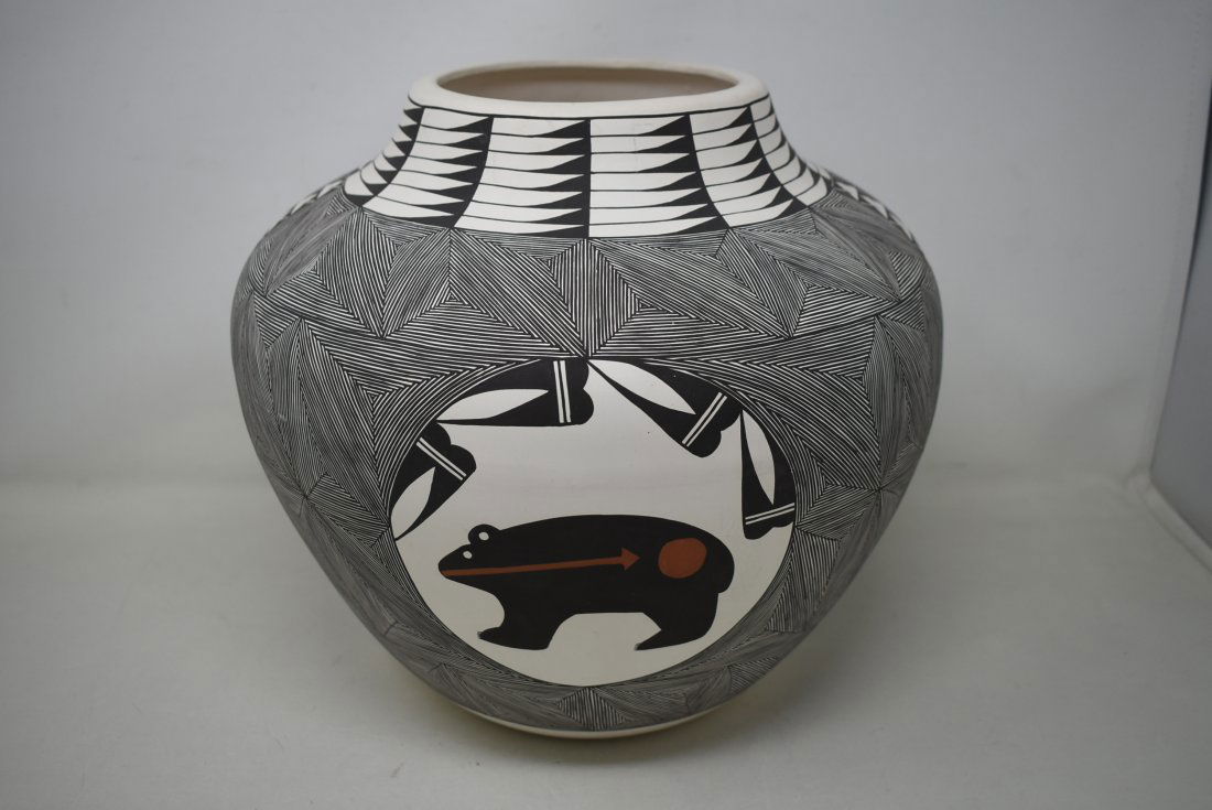 Large H. Poncho Acoma Pueblo Pottery Jar/Pot (1 of 5)