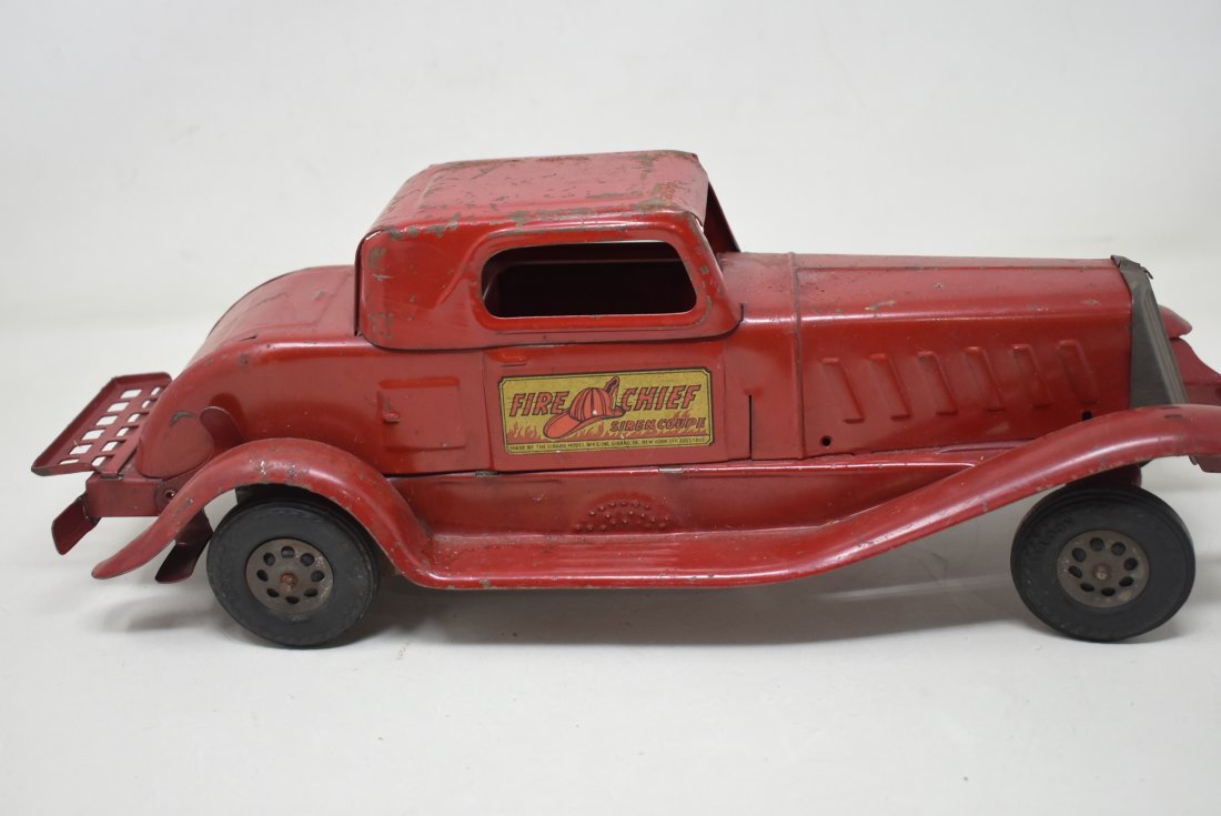 Vintage Marx Girard Suren Fire Chief Car Pressed Steel Wind up (1 of 5)