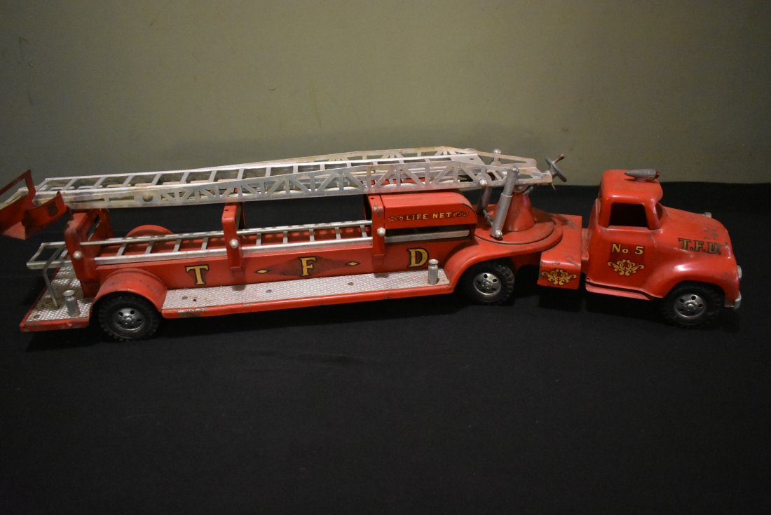 1950s Tonka Fire Truck T.F.D. No. 5 (1 of 7)