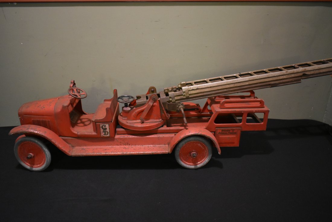 Vintage Buddy L Metal Fire Truck C.F.D. (1 of 7)