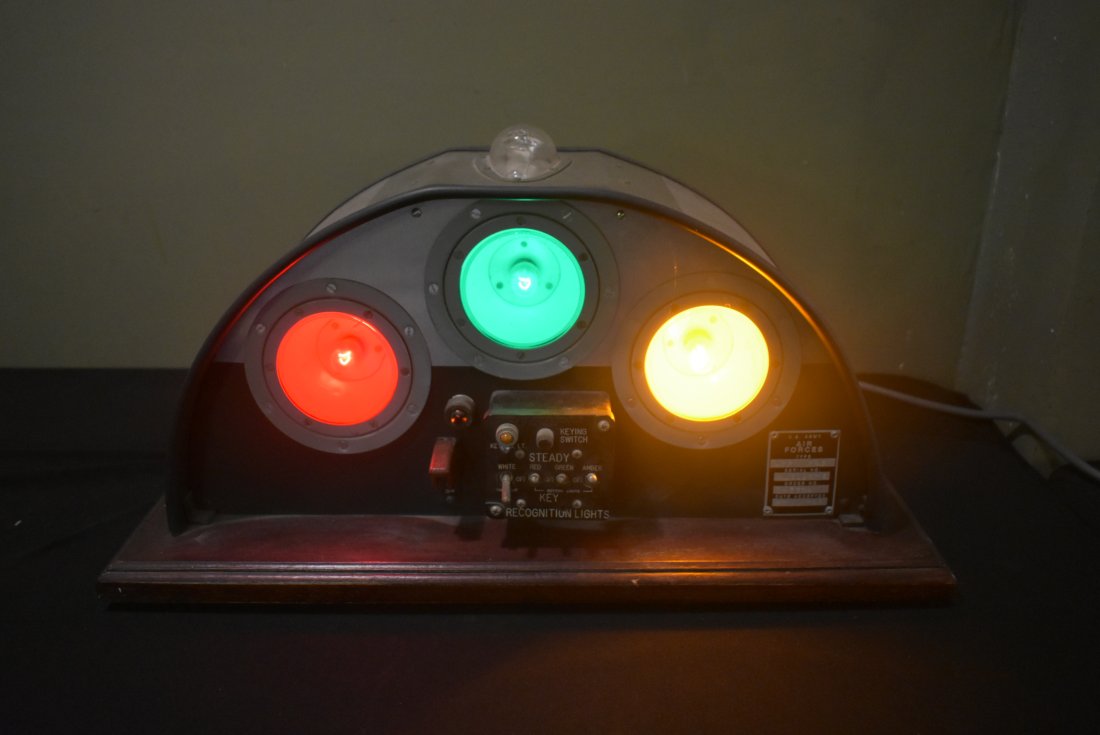 Super Cool WWII P-47 Red/Yellow/Green Landing Lights Lamp (1 of 6)