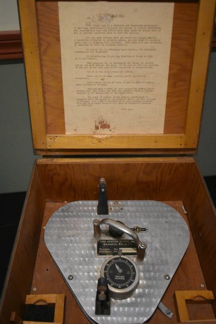 LInk Aviation Devices WWII Flight Log/Trainer: WWII Link Aviation Devices Flight Log Trainer Device. In wood box, not in working condition.