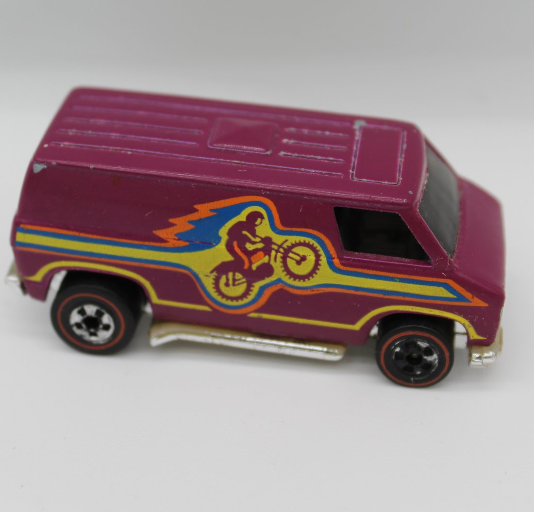 Hot Wheels Redline Chevy Motocross Super Van in Plum Purple (1 of 5)