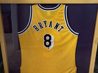 Kobe Bryant Autographed Lakers Jersey COA (1 of 5)