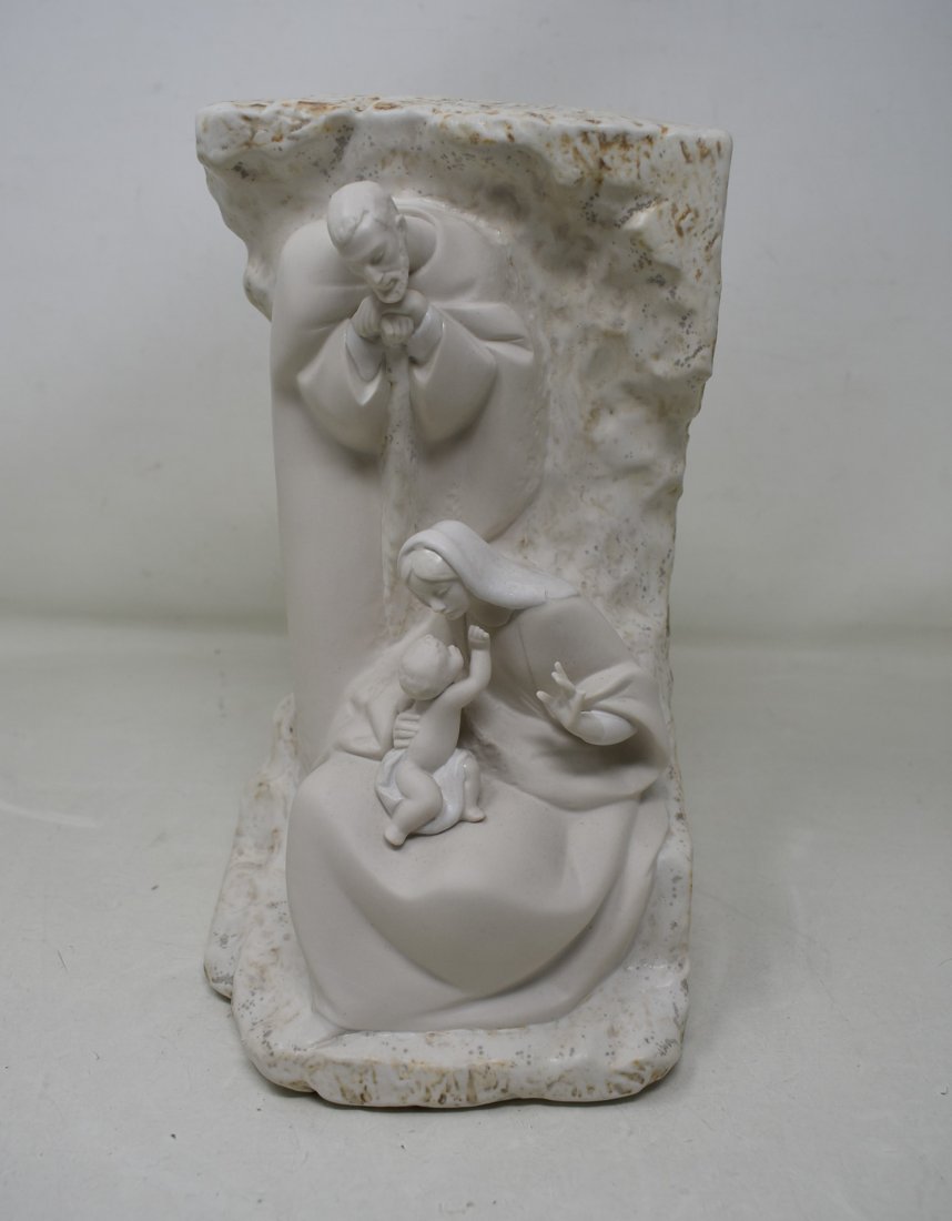 Lladro 3040 "Blessed Family Mural": Lladro 3040 "Blessed Family Mural". In nice condition.