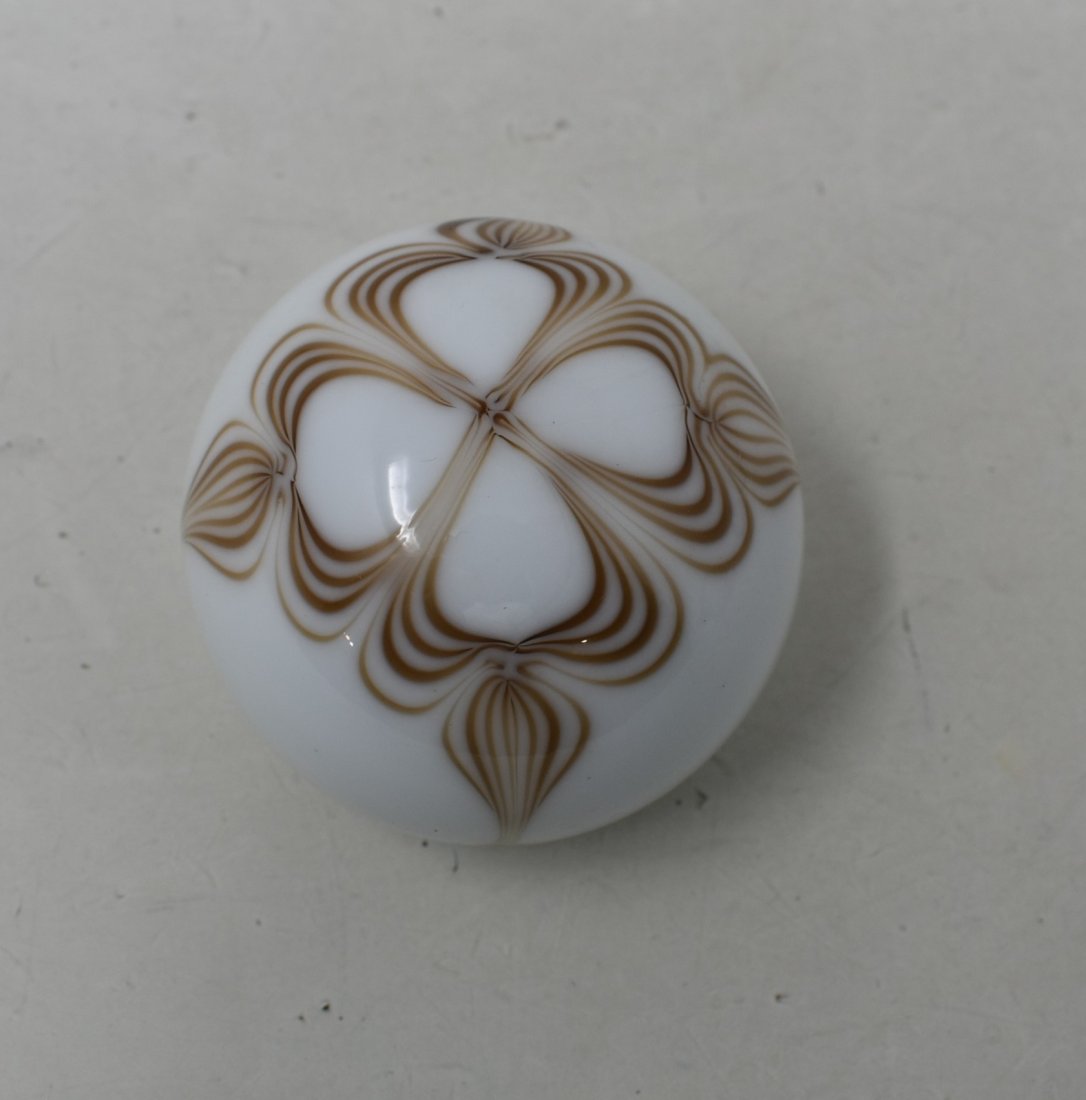 1979 Smyer Art Glass Paperweight Signed: 1979 Smyer 2.5" Art Glass Paperweight Signed. In nice conditon.