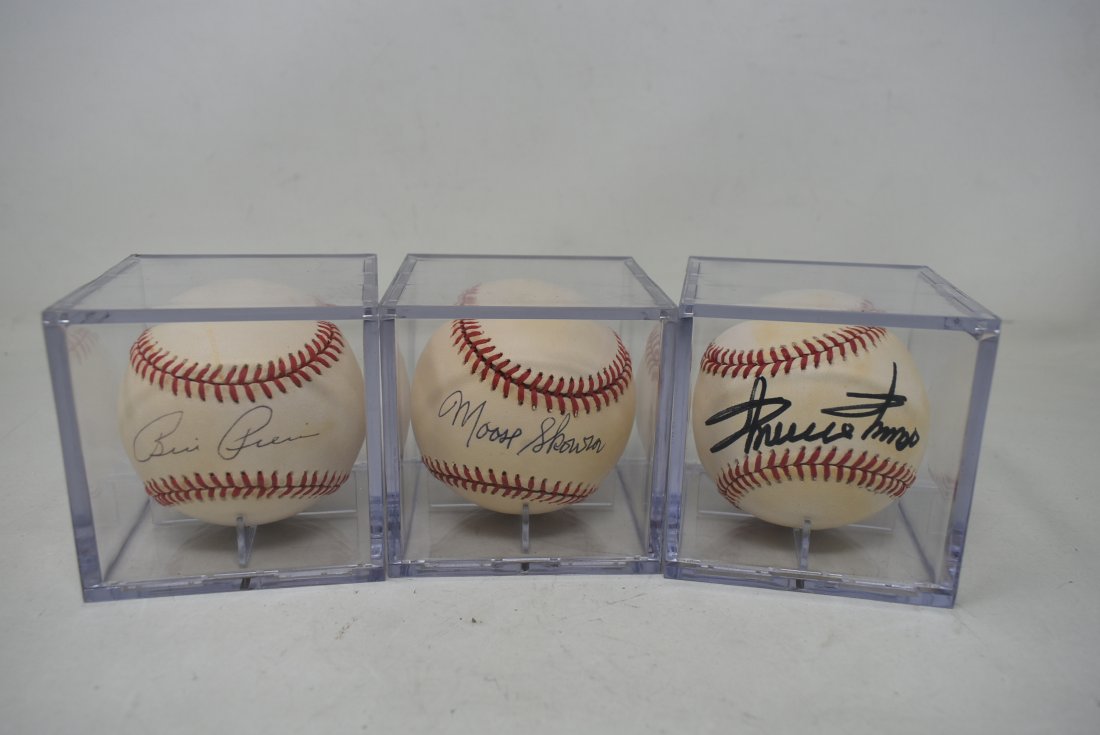 3 Signed Baseballs Moose Skowron, Minnie Minoso, Billy Pierce (1 of 2)