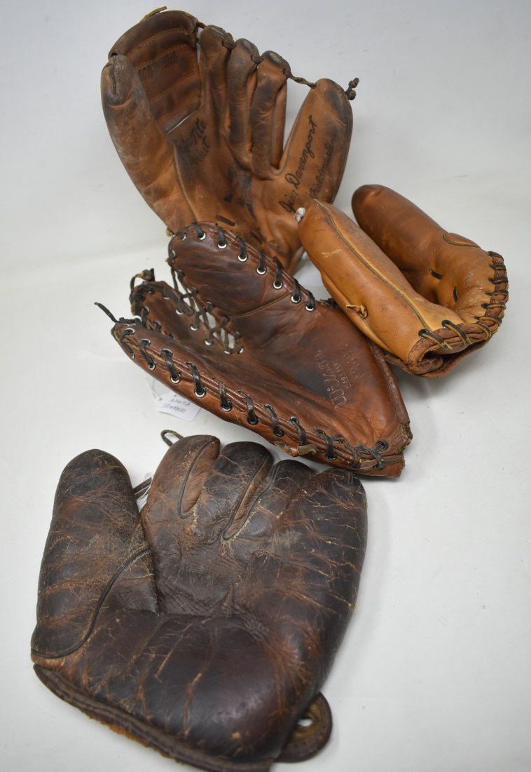 4 Vintage Baseball Gloves Mitts (1 of 2)