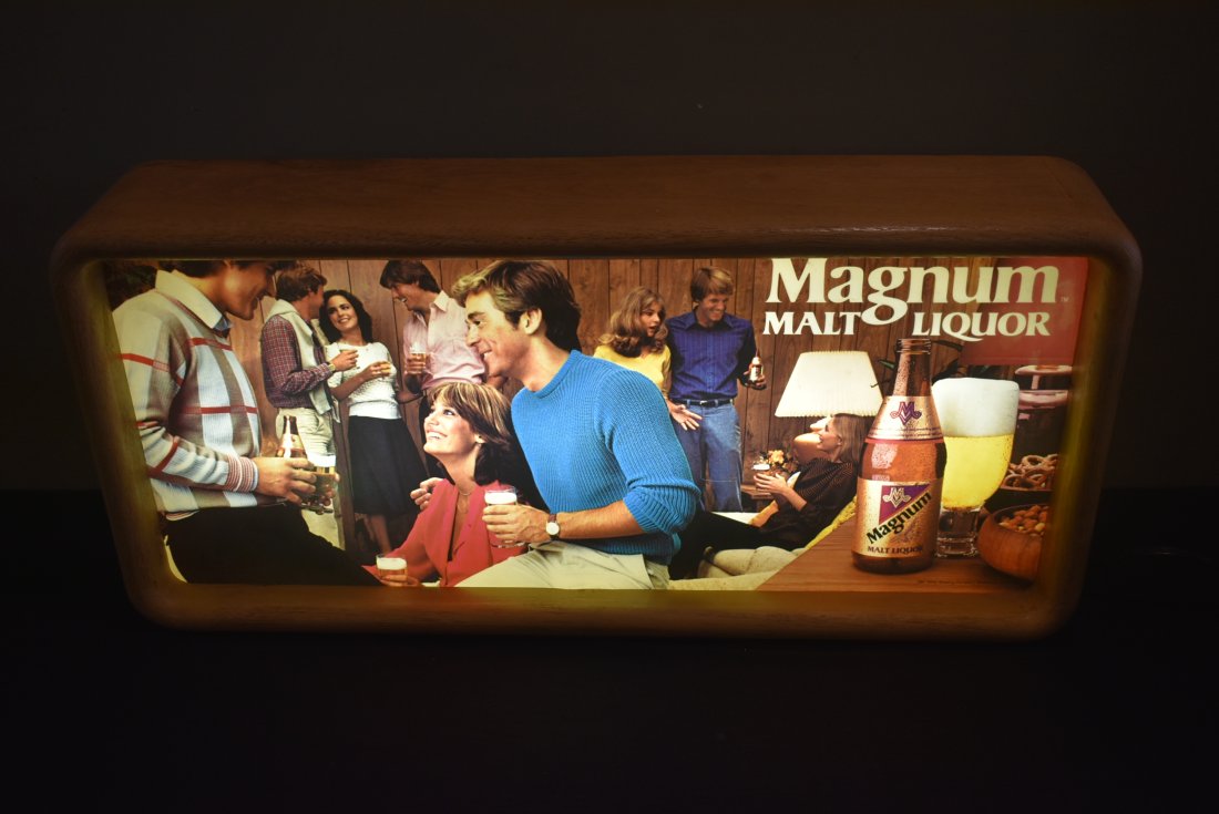 Vintage Magnum Malt Liquor Bar Beer Sign Light (1 of 5)