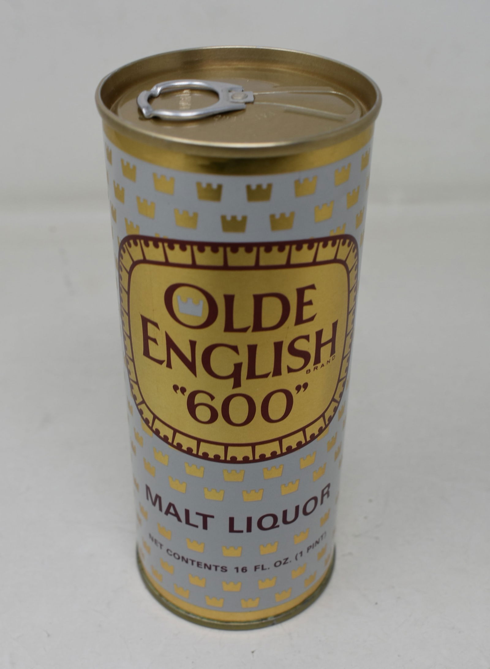 Olde English 600 Malt Liquor Half Quart 16 Ounce SS Pull Tab Beer Can USBC 159-30 clean (1 of 5)