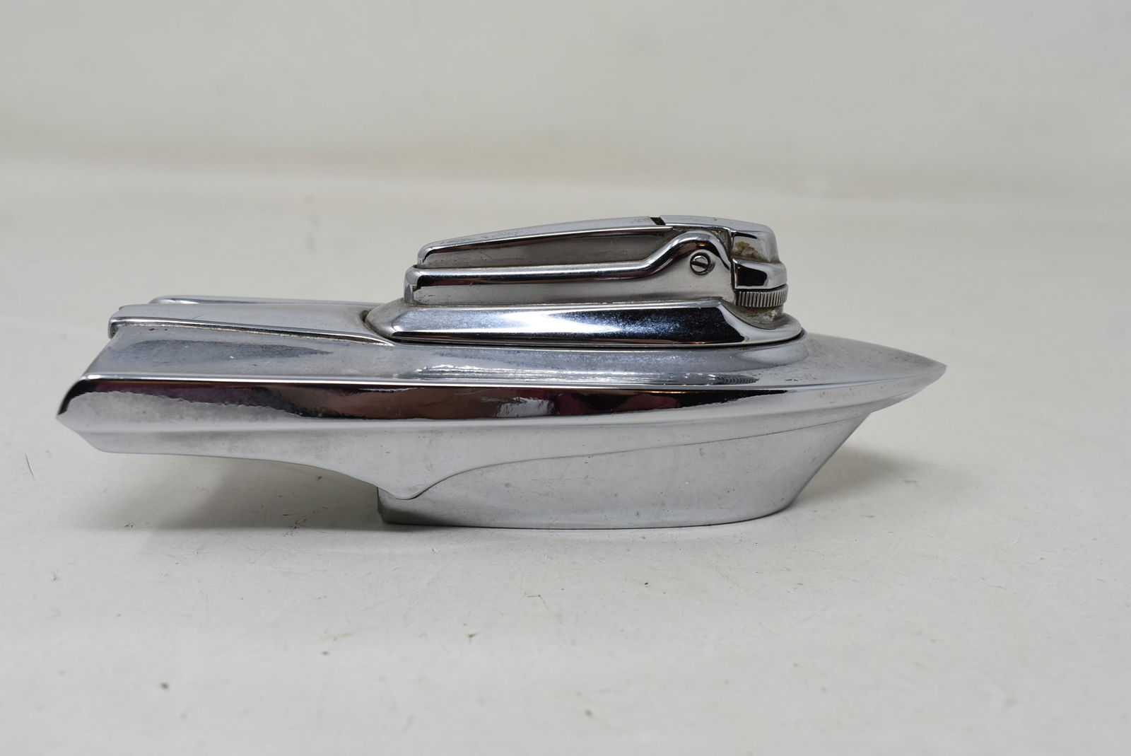 Vintage Ronson Varaflame Futura Speedboat Figural Table Lighter (1 of 4)